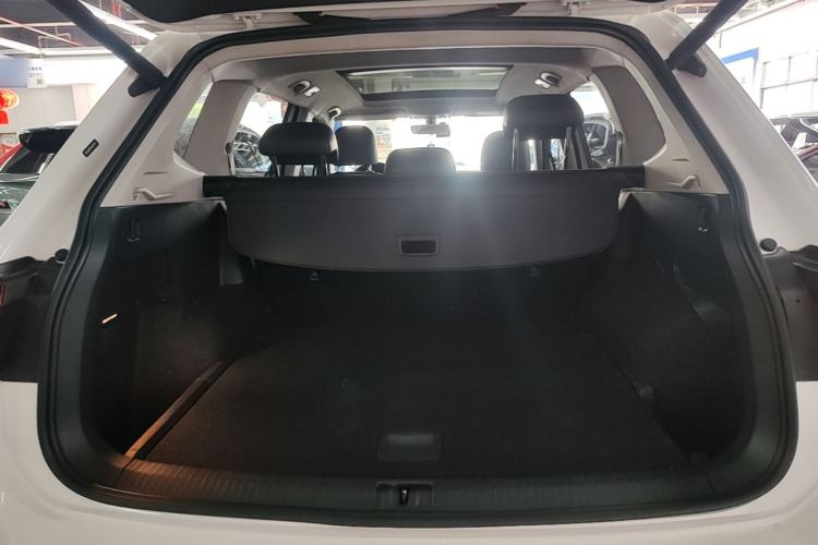 Used Volkswagen Tiguan L 2020 330TSI Automatic Two-Wheel Drive Smart Luxury Edition China VI Standard Trunk