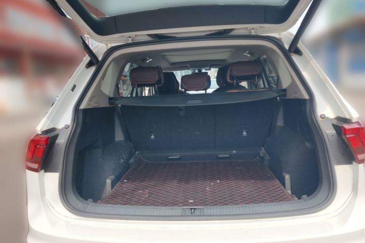Used Volkswagen Tiguan L 2020 330TSI Automatic Two-Wheel Drive Smart Luxury Edition China VI Standard Trunk