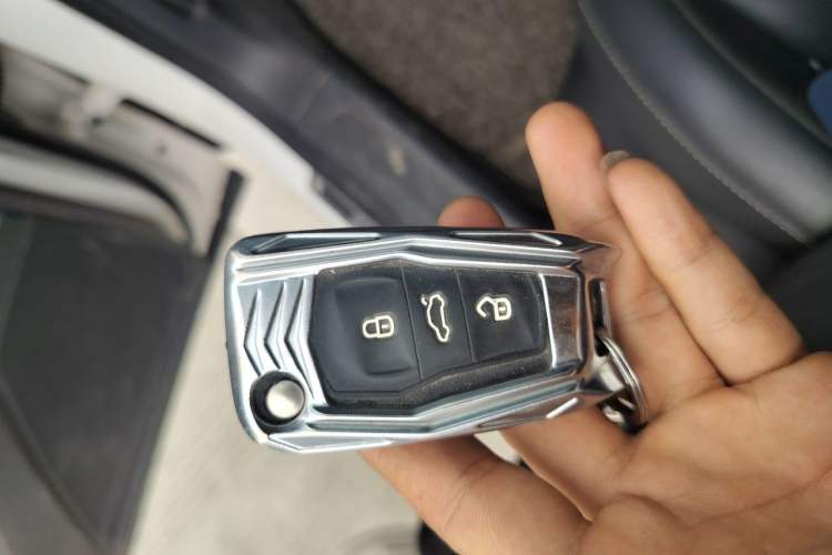 Used Volkswagen Tiguan L 2020 330TSI Automatic Two-Wheel Drive Panoramic Comfort Edition China VI Standard Vehicle Key
