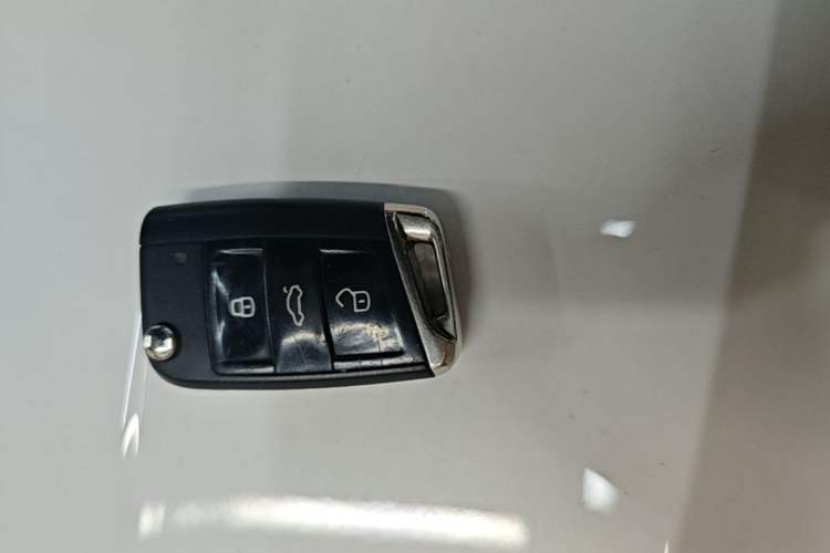 Used Volkswagen Tiguan L 2020 330TSI Automatic Two-Wheel Drive Luxury Edition China VI Standard Vehicle Key