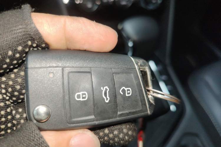 Used Volkswagen Tiguan L 2020 330TSI Automatic Two-Wheel Drive Smart Luxury Edition China VI Standard Vehicle Key