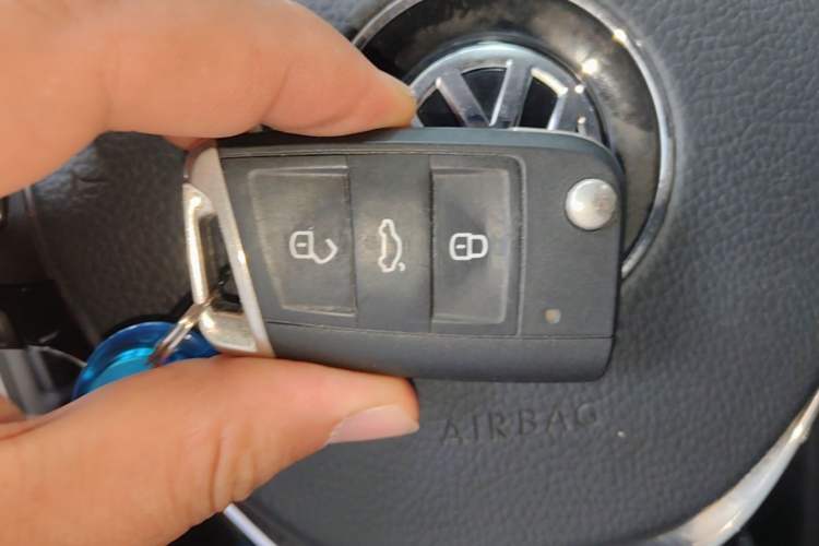 Used Volkswagen Tiguan L 2020 330TSI Automatic Two-Wheel Drive Smart Luxury Edition China VI Standard Vehicle Key