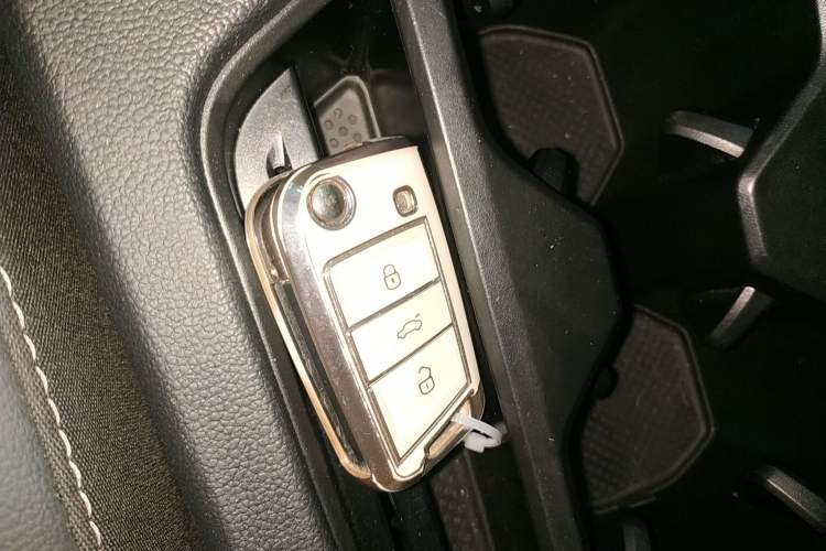 Used Volkswagen Tiguan L 2020 330TSI Automatic Two-Wheel Drive Panoramic Comfort Edition China VI Standard Vehicle Key