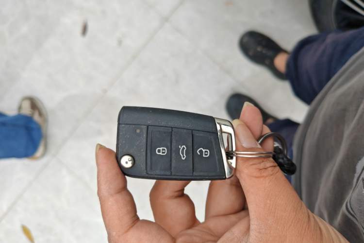 Used Volkswagen Tiguan L 2020 330TSI Automatic Two-Wheel Drive Panoramic Comfort Edition China VI Standard Vehicle Key