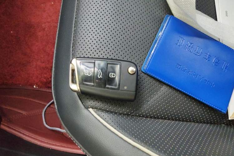 Used Volkswagen Tiguan L 2020 330TSI Automatic Two-Wheel Drive R-Line Flagship Version China VI Standard Vehicle Key