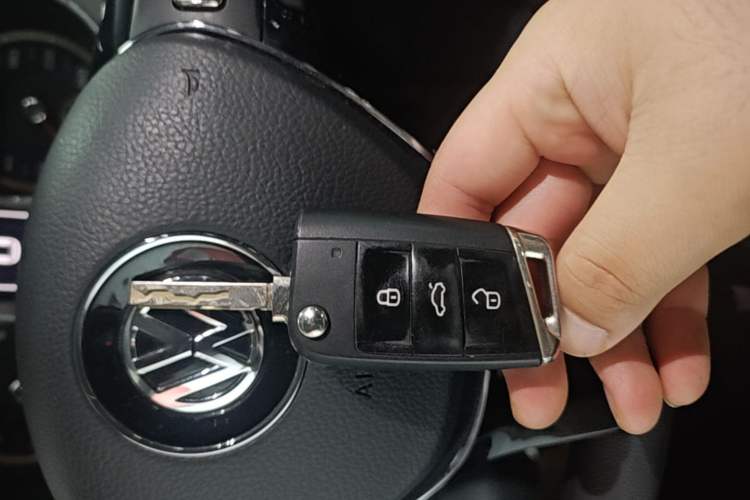 Used Volkswagen Tiguan L 2020 330TSI Automatic Two-Wheel Drive Luxury Edition China VI Standard Vehicle Key