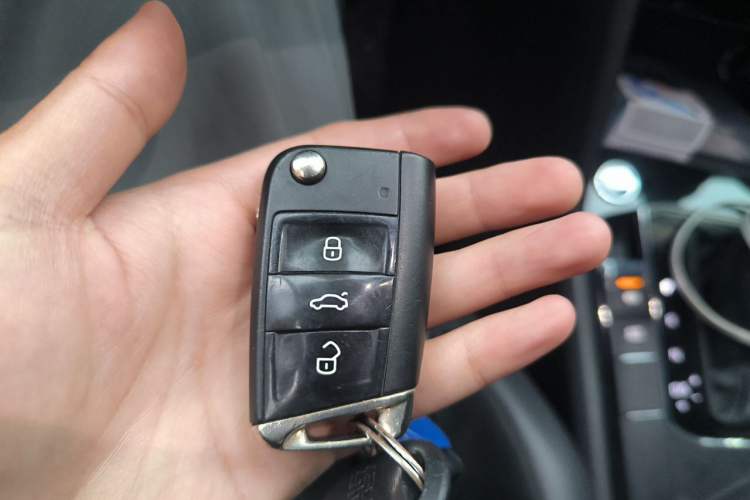 Used Volkswagen Tiguan L 2020 330TSI Automatic Two-Wheel Drive Panoramic Comfort Edition China VI Standard Vehicle Key