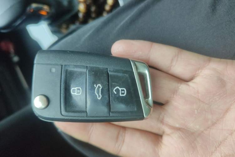 Used Volkswagen Tiguan L 2020 330TSI Automatic Two-Wheel Drive Smart Luxury Edition China VI Standard Vehicle Key
