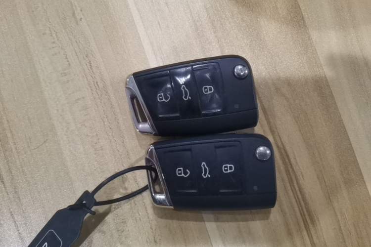 Used Volkswagen Tiguan L 2020 330TSI Automatic Two-Wheel Drive Smart Luxury Edition China VI Standard Vehicle Key