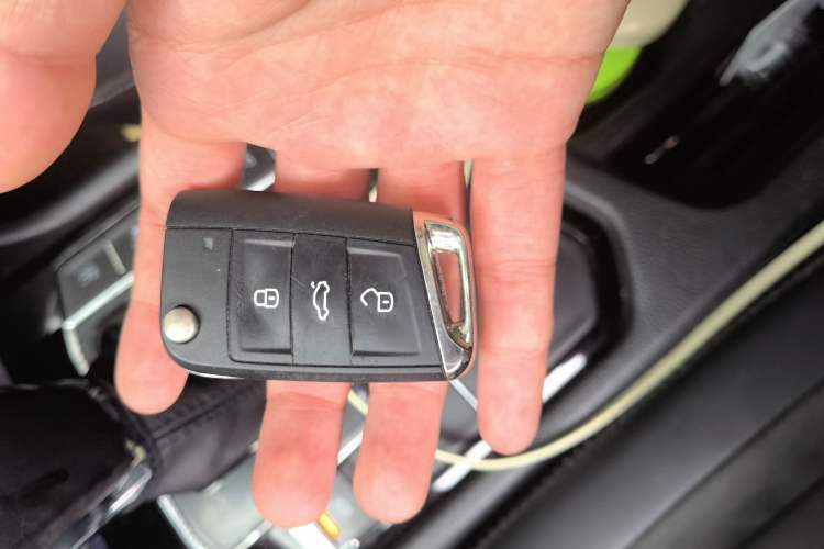 Used Volkswagen Tiguan L 2020 330TSI Automatic Two-Wheel Drive Smart Luxury Edition China VI Standard Vehicle Key