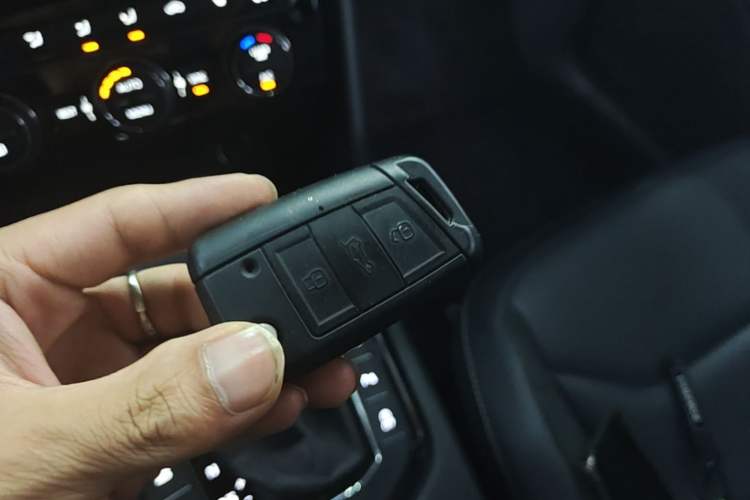 Used Volkswagen Tiguan L 2020 330TSI Automatic Two-Wheel Drive Smart Luxury Edition China VI Standard Vehicle Key