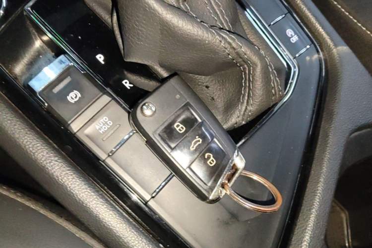 Used Volkswagen Tiguan L 2020 330TSI Automatic Two-Wheel Drive Panoramic Comfort Edition China VI Standard Vehicle Key
