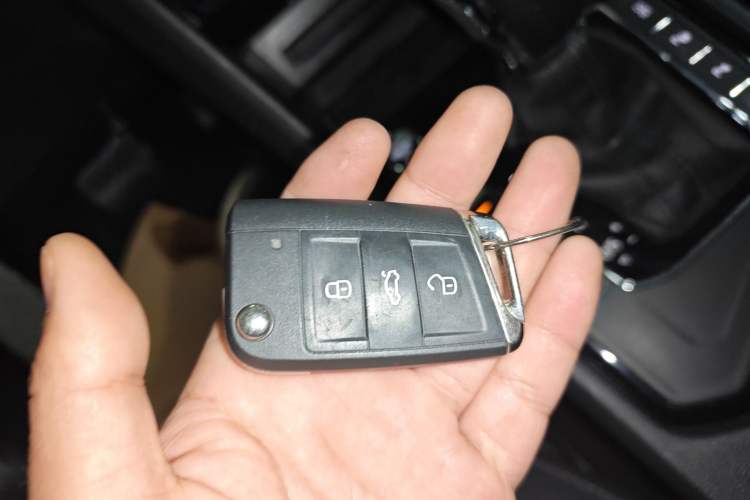 Used Volkswagen Tiguan L 2020 330TSI Automatic Two-Wheel Drive Smart Luxury Edition China VI Standard Vehicle Key