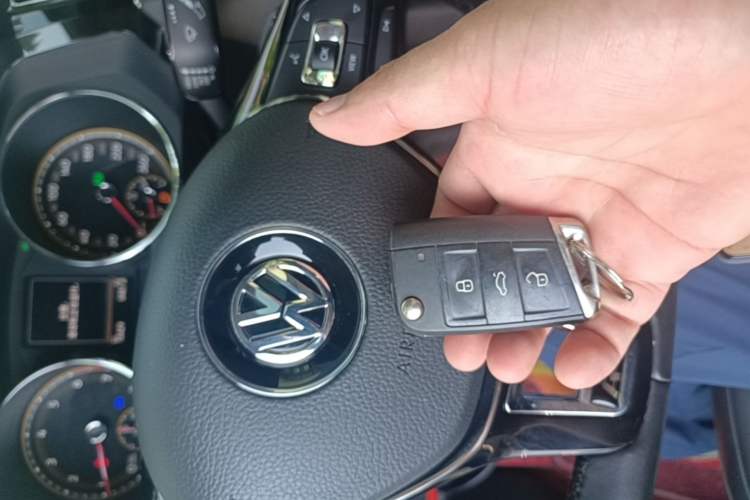 Used Volkswagen Tiguan L 2020 330TSI Automatic Two-Wheel Drive Panoramic Comfort Edition China VI Standard Vehicle Key