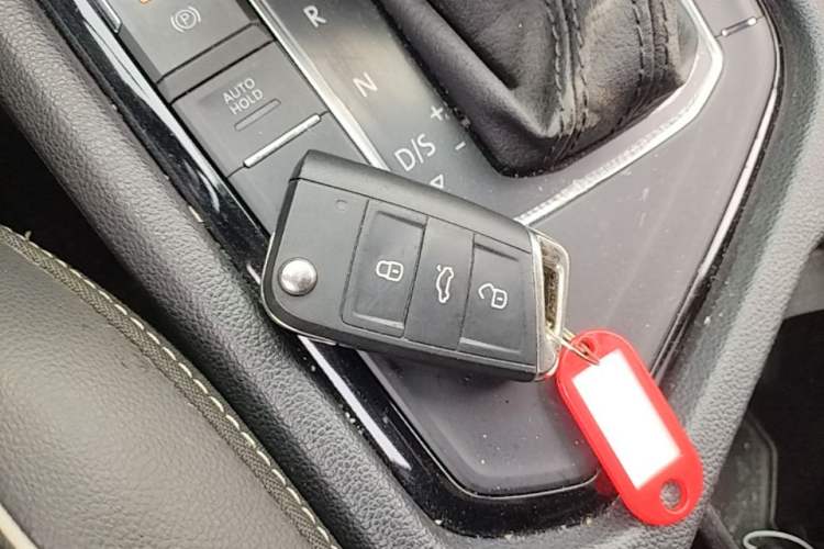 Used Volkswagen Tiguan L 2020 330TSI Automatic Two-Wheel Drive R-Line Flagship Version China VI Standard Vehicle Key