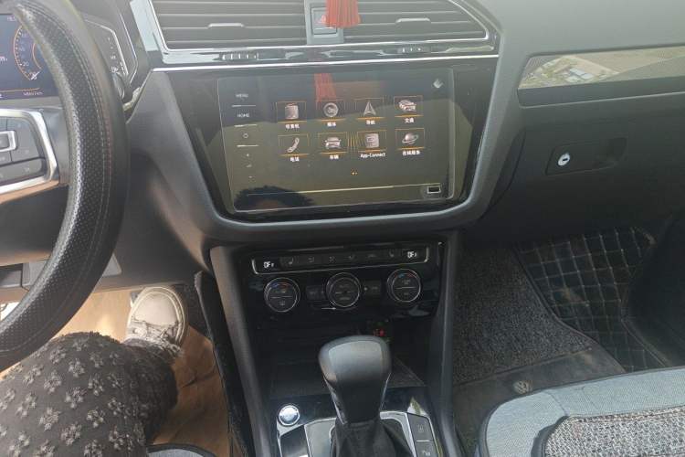 Used Volkswagen Tiguan L 2021 330TSI Automatic Two-Wheel Drive R-Line Enhanced Edition Audio And AC Panel