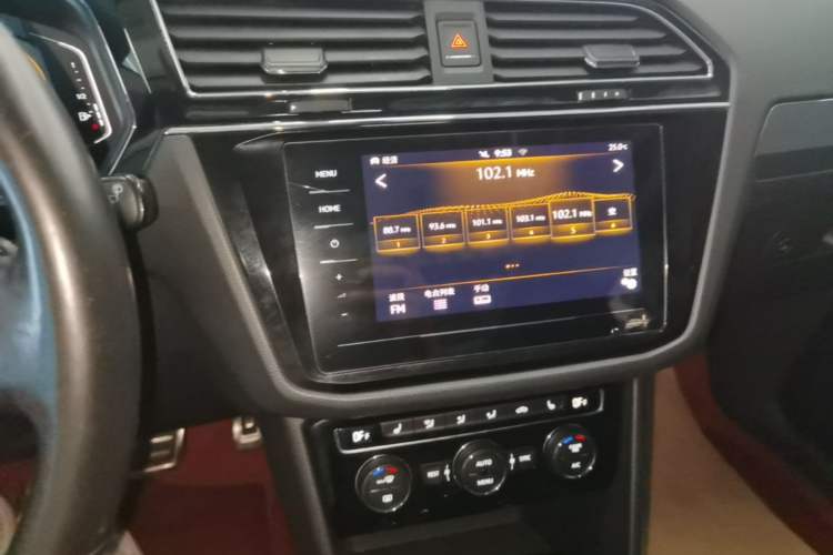Used Volkswagen Tiguan L 2021 380TSI Automatic All-Wheel Drive R-Line Comfort Plus 7-Seater Audio And AC Panel