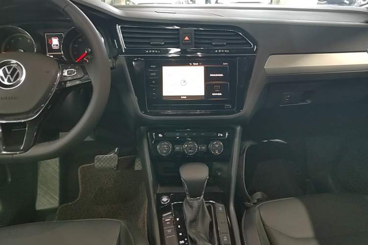Used Volkswagen Tiguan L 2021 330TSI Automatic Two-Wheel Drive Smart Edition Audio And AC Panel