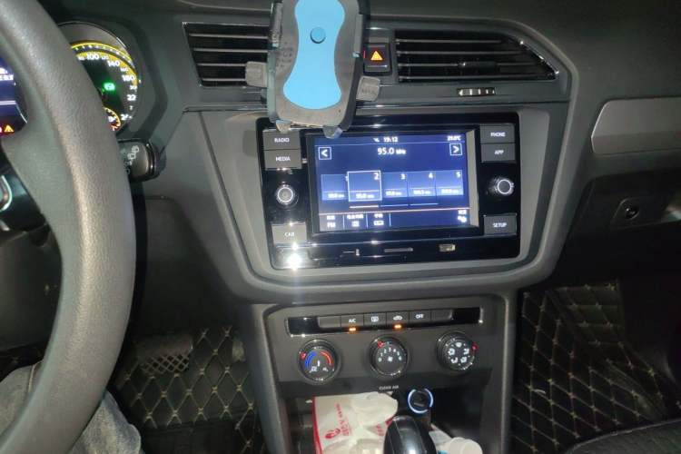 Used Volkswagen Tiguan L 2021 330TSI Automatic Two-Wheel Drive Comfort Edition Audio And AC Panel
