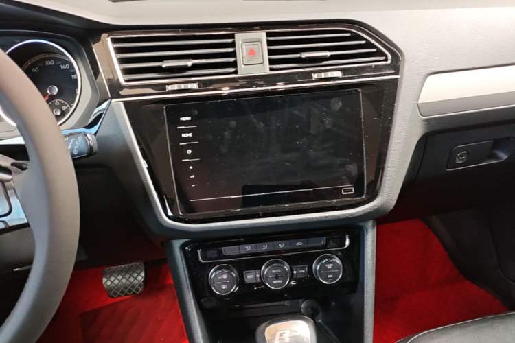 Used Volkswagen Tiguan L 2021 330TSI Automatic Two-Wheel Drive Smart Edition Audio And AC Panel