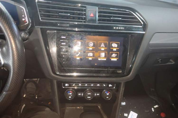 Used Volkswagen Tiguan L 2021 330TSI Automatic Two-Wheel Drive R-Line Enhanced Edition Audio And AC Panel