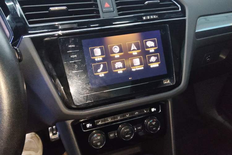 Used Volkswagen Tiguan L 2021 330TSI Automatic Two-Wheel Drive R-Line Enhanced Edition Audio And AC Panel