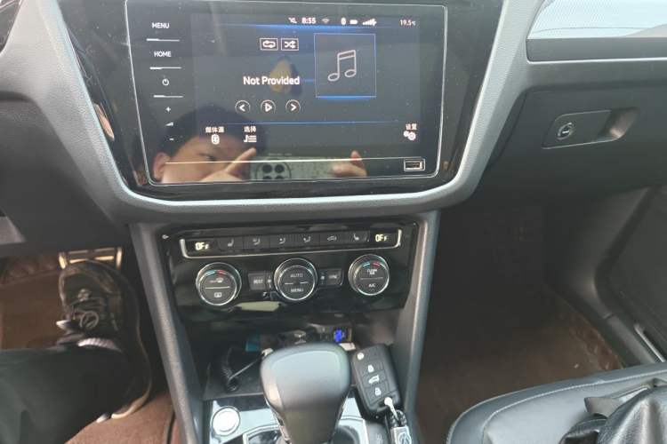 Used Volkswagen Tiguan L 2021 330TSI Automatic Two-Wheel Drive R-Line Enhanced Edition Audio And AC Panel