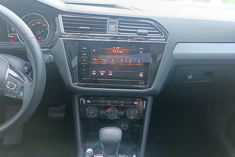 Used Volkswagen Tiguan L 2021 330TSI Automatic Two-Wheel Drive Smart Edition Audio And AC Panel