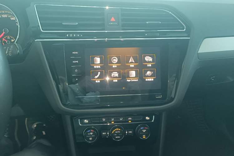 Used Volkswagen Tiguan L 2021 330TSI Automatic Two-Wheel Drive Smart Edition Audio And AC Panel