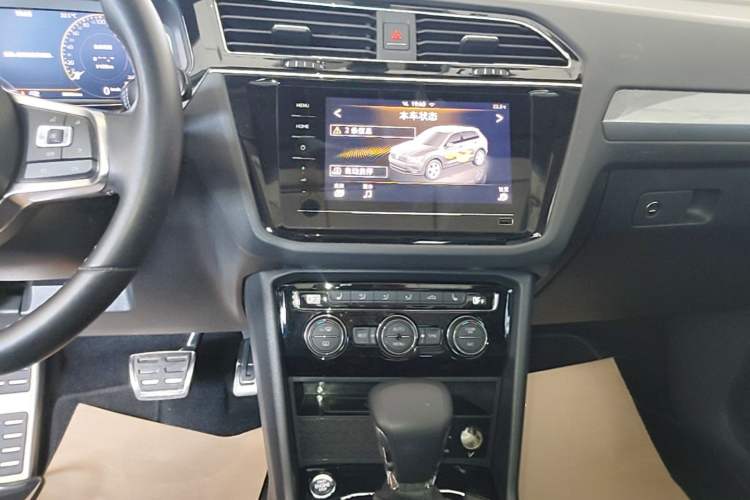 Used Volkswagen Tiguan L 2021 330TSI Automatic Two-Wheel Drive R-Line Enhanced Edition Audio And AC Panel