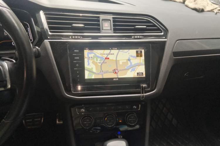 Used Volkswagen Tiguan L 2021 380TSI Automatic All-Wheel Drive R-Line Comfort Plus 7-Seater Audio And AC Panel