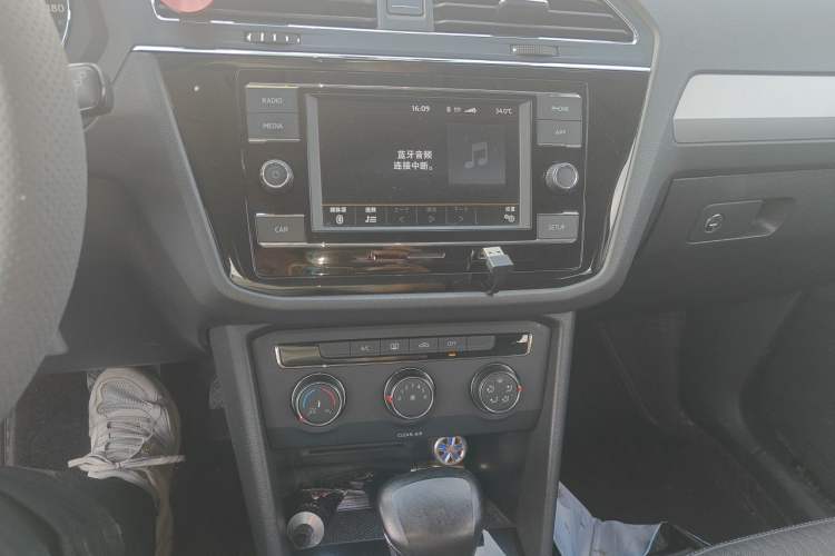 Used Volkswagen Tiguan L 2021 280TSI Automatic Two-Wheel Drive Smart Edition Audio And AC Panel