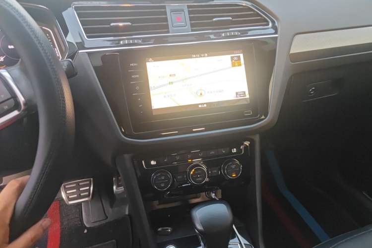Used Volkswagen Tiguan L 2021 330TSI Automatic Two-Wheel Drive R-Line Enhanced Edition Audio And AC Panel