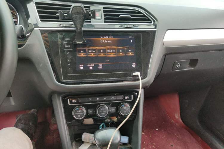 Used Volkswagen Tiguan L 2021 330TSI Automatic Two-Wheel Drive Smart Edition Audio And AC Panel