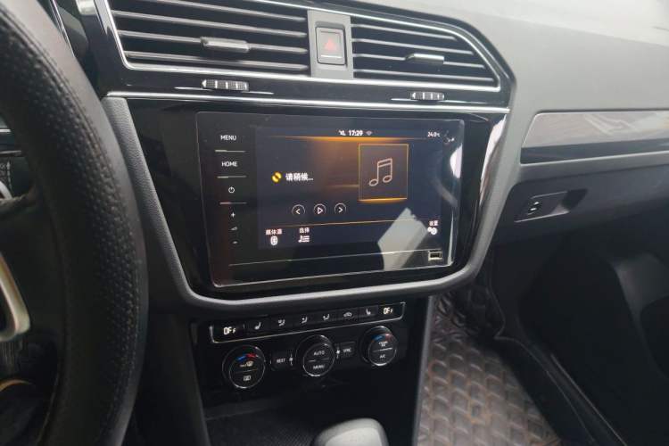Used Volkswagen Tiguan L 2021 330TSI Automatic Two-Wheel Drive R-Line Enhanced Edition Audio And AC Panel