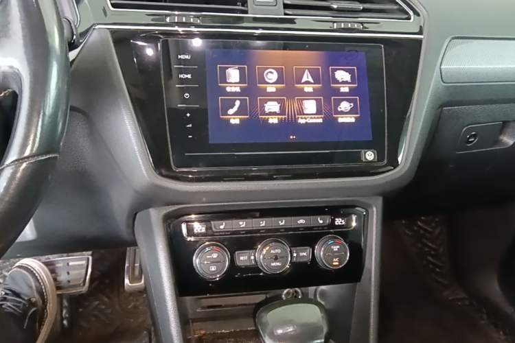 Used Volkswagen Tiguan L 2021 330TSI Automatic Two-Wheel Drive R-Line Enhanced Edition Audio And AC Panel