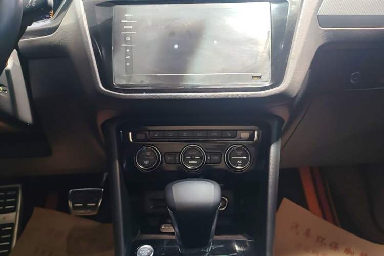 Used Volkswagen Tiguan L 2021 330TSI Automatic Two-Wheel Drive R-Line Enhanced Edition Audio And AC Panel