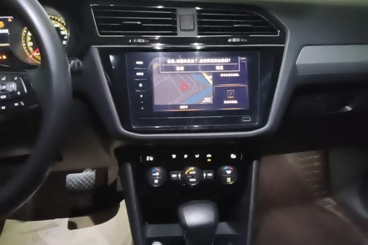 Used Volkswagen Tiguan L 2021 330TSI Automatic Two-Wheel Drive Smart Edition Audio And AC Panel