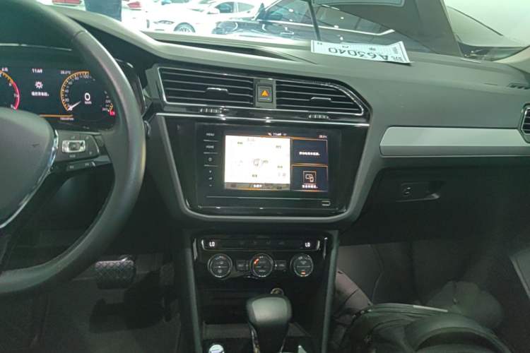 Used Volkswagen Tiguan L 2021 330TSI Automatic Two-Wheel Drive Smart Edition Audio And AC Panel