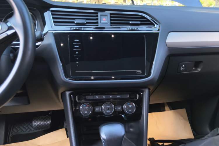 Used Volkswagen Tiguan L 2021 330TSI Automatic Two-Wheel Drive Smart Edition Audio And AC Panel