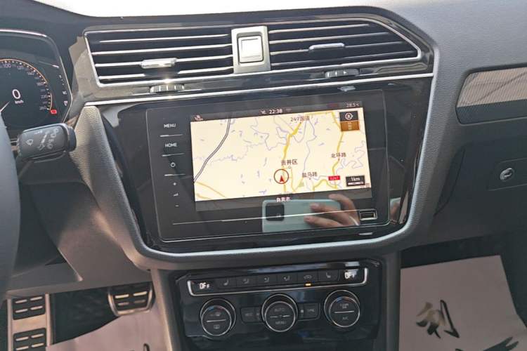 Used Volkswagen Tiguan L 2021 330TSI Automatic Two-Wheel Drive R-Line Enhanced Edition Audio And AC Panel