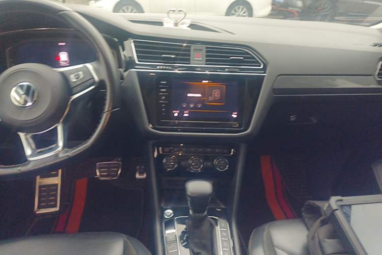 Used Volkswagen Tiguan L 2021 330TSI Automatic Two-Wheel Drive R-Line Enhanced Edition Audio And AC Panel
