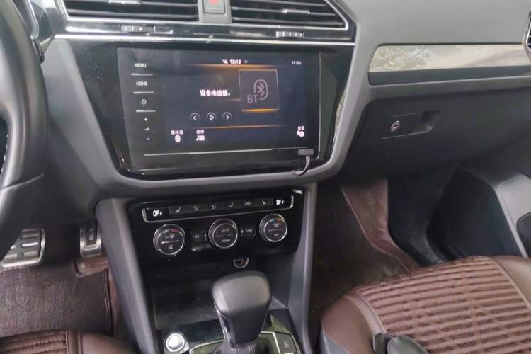 Used Volkswagen Tiguan L 2021 330TSI Automatic Two-Wheel Drive R-Line Enhanced Edition Audio And AC Panel