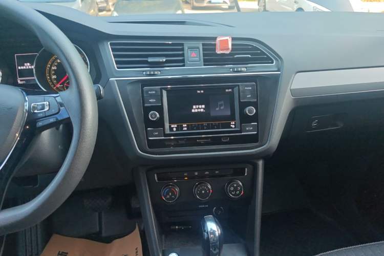 Used Volkswagen Tiguan L 2021 330TSI Automatic Two-Wheel Drive Comfort Edition Audio And AC Panel