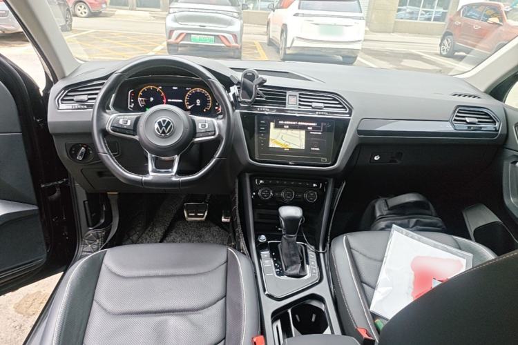 Used Volkswagen Tiguan L 2021 330TSI Automatic Two-Wheel Drive R-Line Flagship Edition Center Console