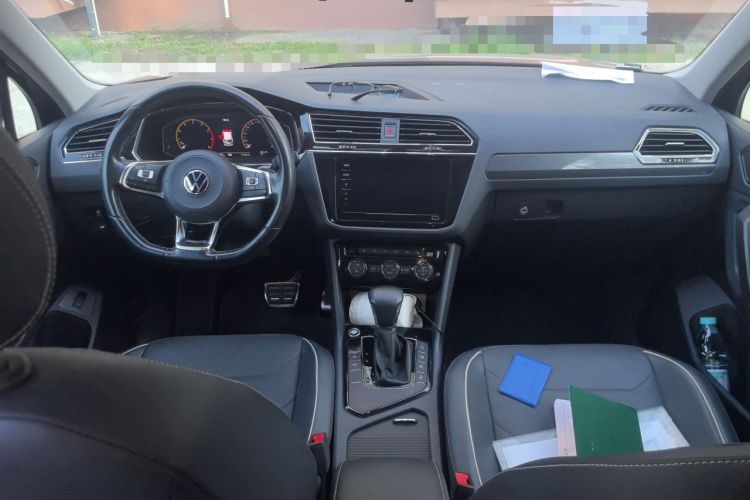 Used Volkswagen Tiguan L 2021 330TSI Automatic Two-Wheel Drive R-Line Flagship Edition Center Console