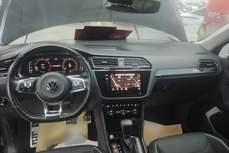 Used Volkswagen Tiguan L 2021 330TSI Automatic Two-Wheel Drive R-Line Flagship Edition Center Console