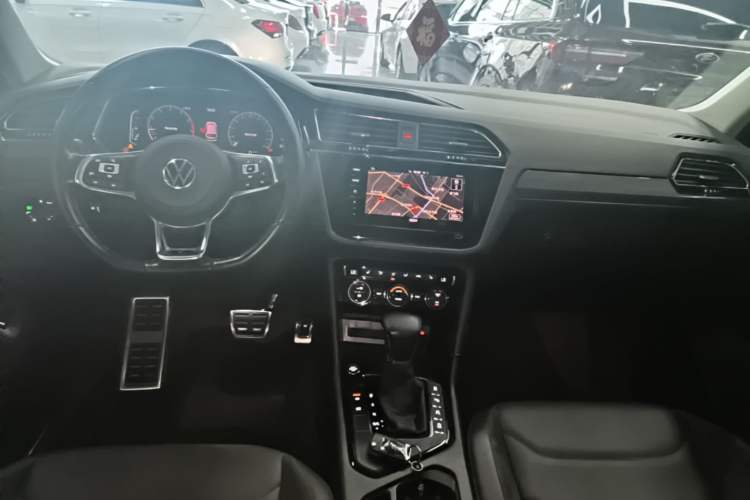 Used Volkswagen Tiguan L 2021 330TSI Automatic Two-Wheel Drive R-Line Enhanced Edition Center Console