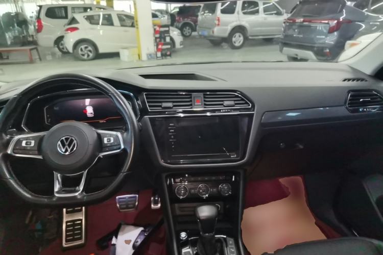 Used Volkswagen Tiguan L 2021 380TSI Automatic All-Wheel Drive R-Line Comfort Plus 7-Seater Center Console