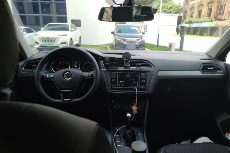 Used Volkswagen Tiguan L 2021 330TSI Automatic Two-Wheel Drive Comfort Edition Center Console